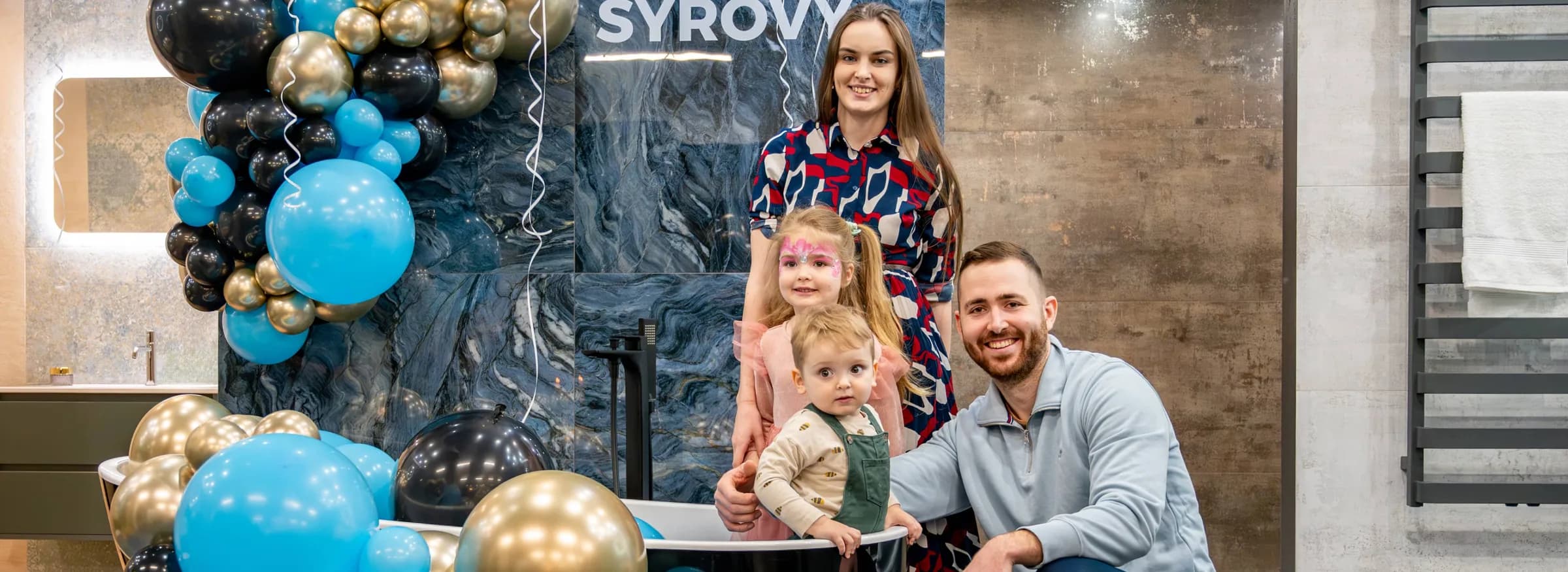 Rodina Syrových ve svém koupelnovém studiu